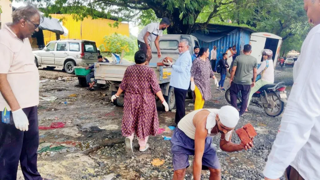aarey locals fix potholes 