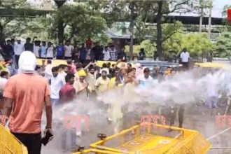 delhi police uses water cannon on water shortage protestors