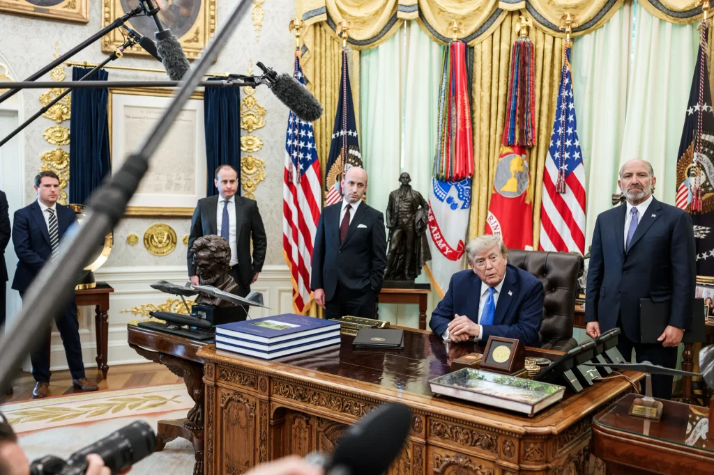 President Donald Trump signs executive orders in the Oval Office on Aug. 6, 2026.
